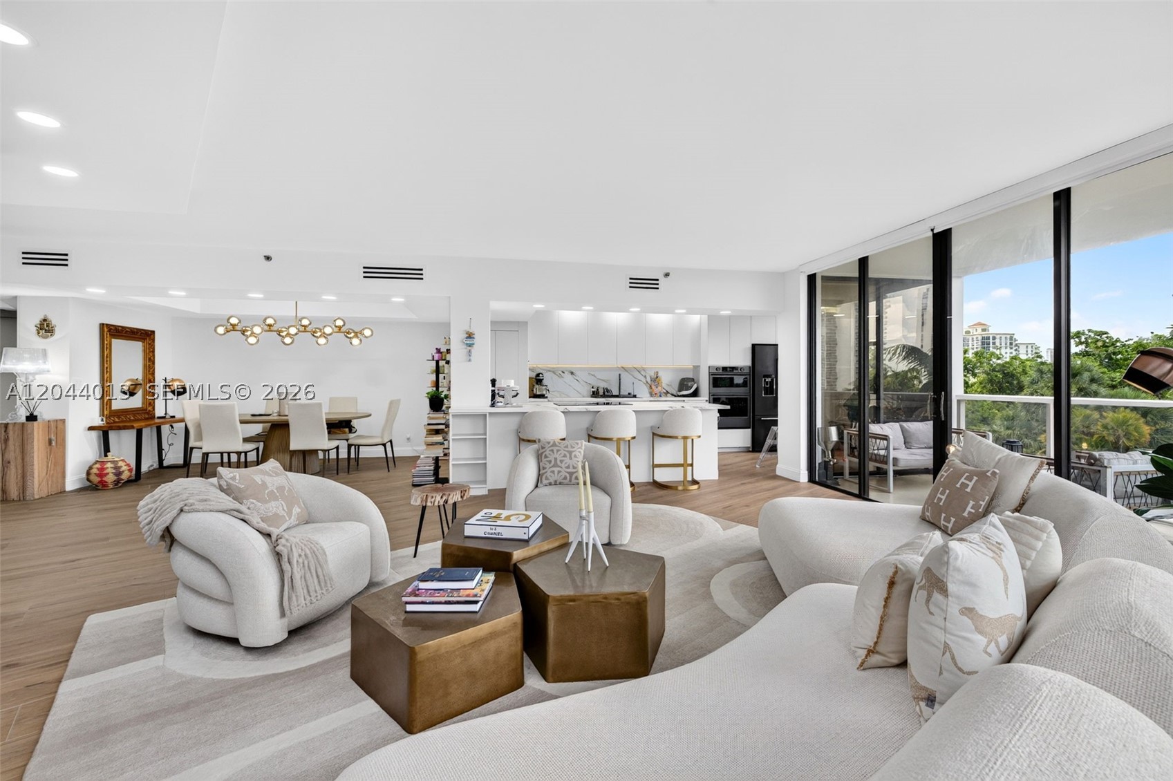 20281 E Country Club Dr 407 — photo