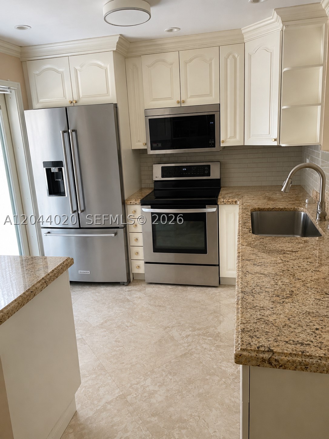 219 NE 14th Ave 306 — photo
