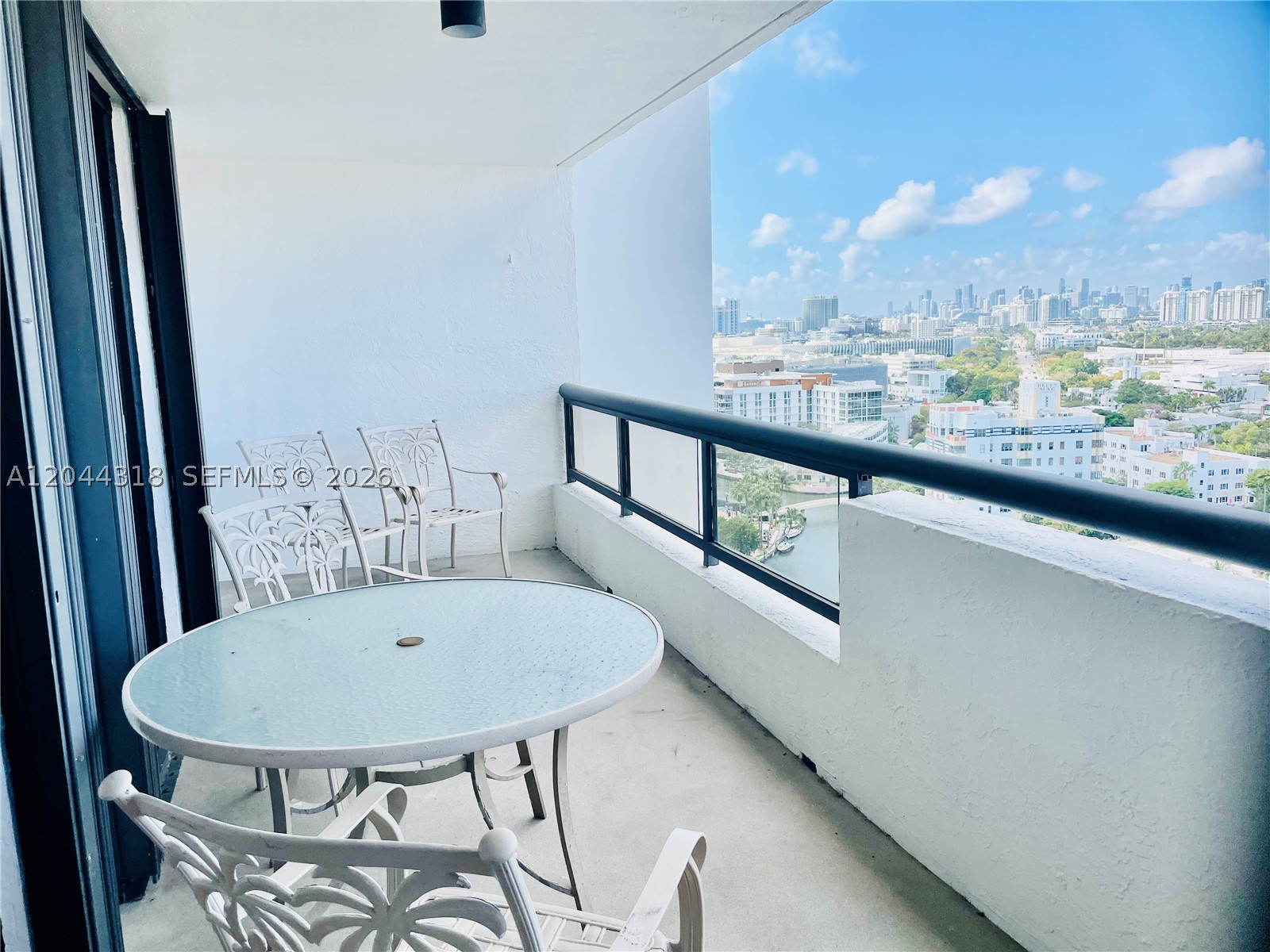 2555 Collins Ave 2006 — photo