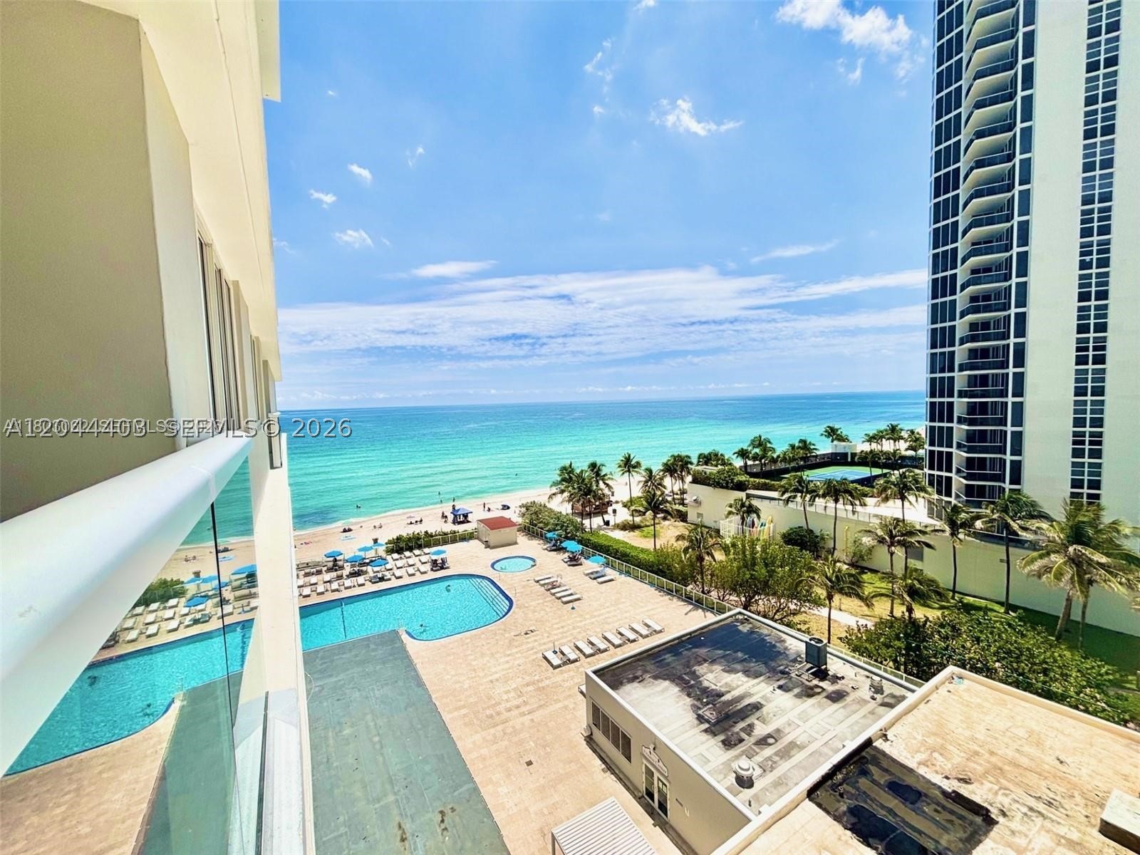 19201 Collins Ave 606 — photo