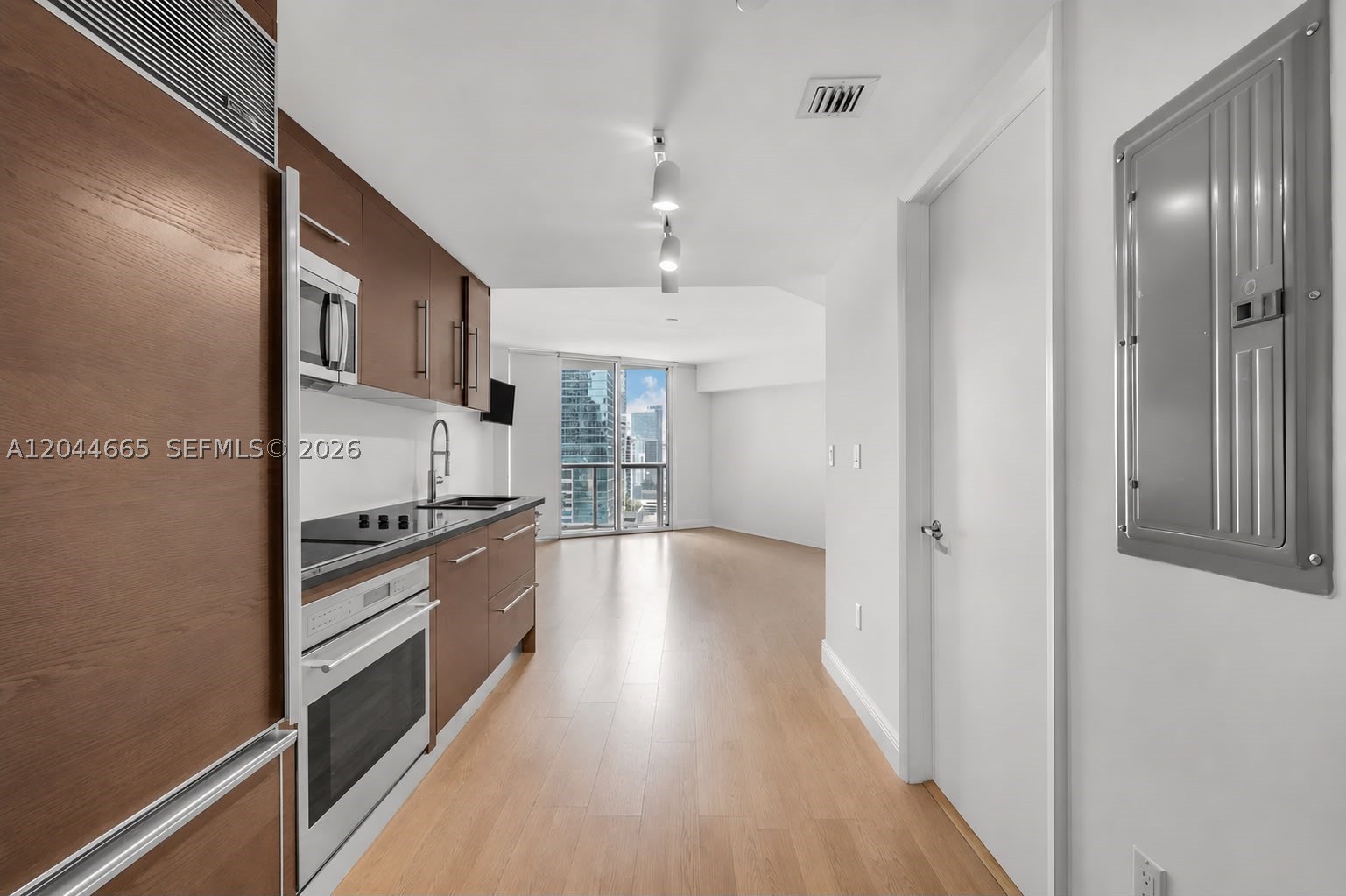 475 Brickell Ave 2508 — photo