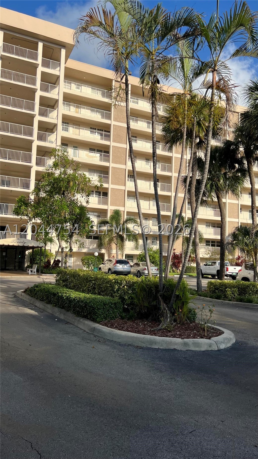 2901 S Palm Aire Dr 408 — photo