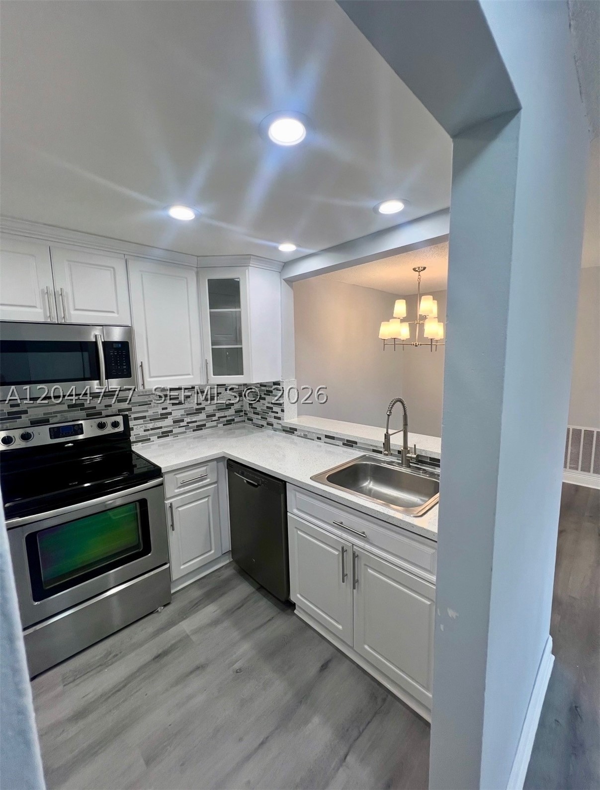 13685 NE 10th Ave 301 — photo