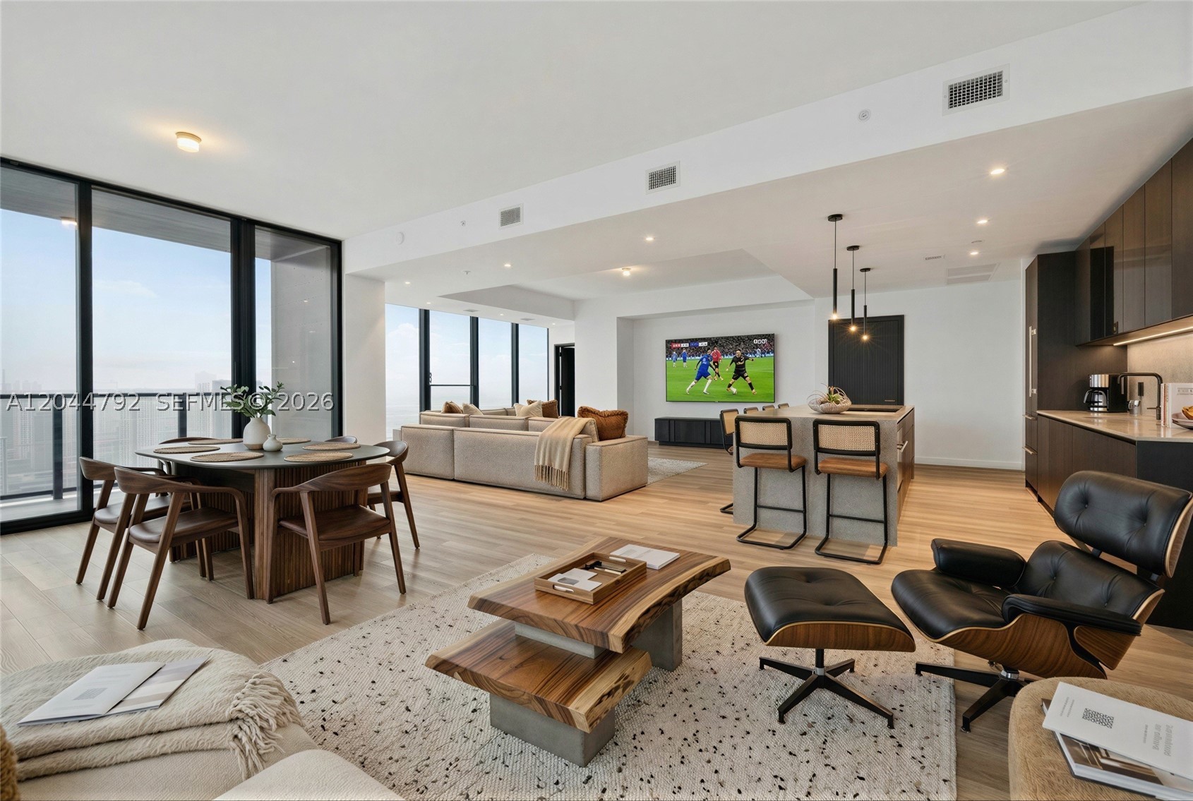 20 NE 11th 4703 — photo