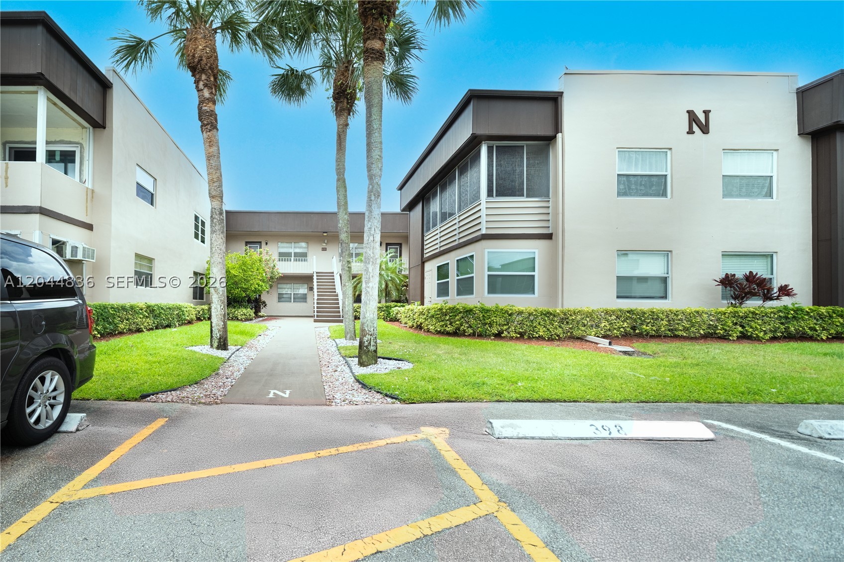 642 N Normandy N 642 — photo