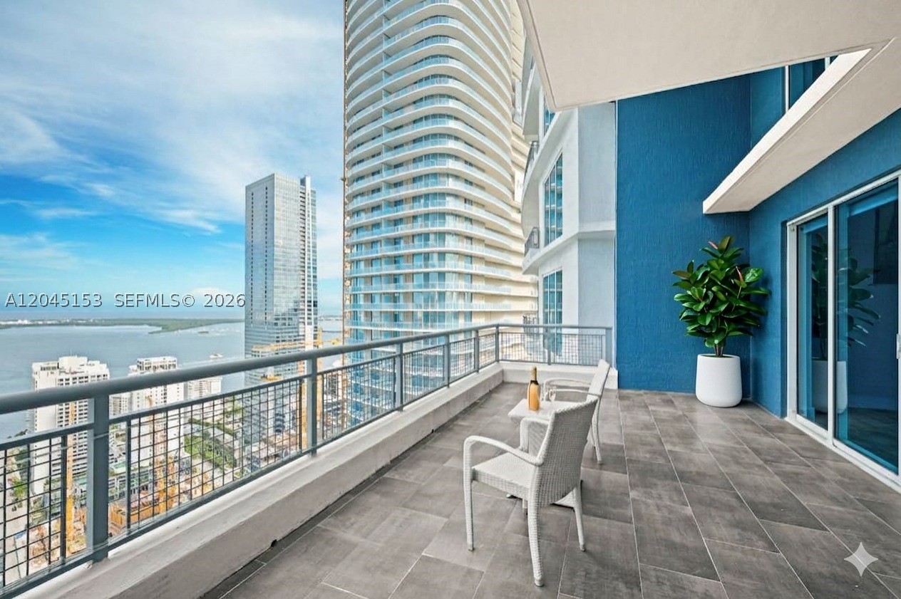 60 SW 13th St 4002 — photo