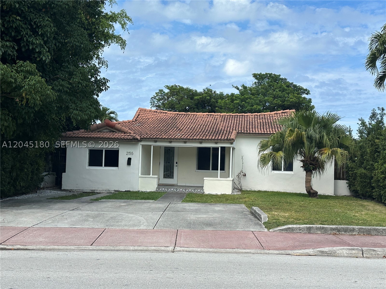 2155 Biarritz Dr — photo