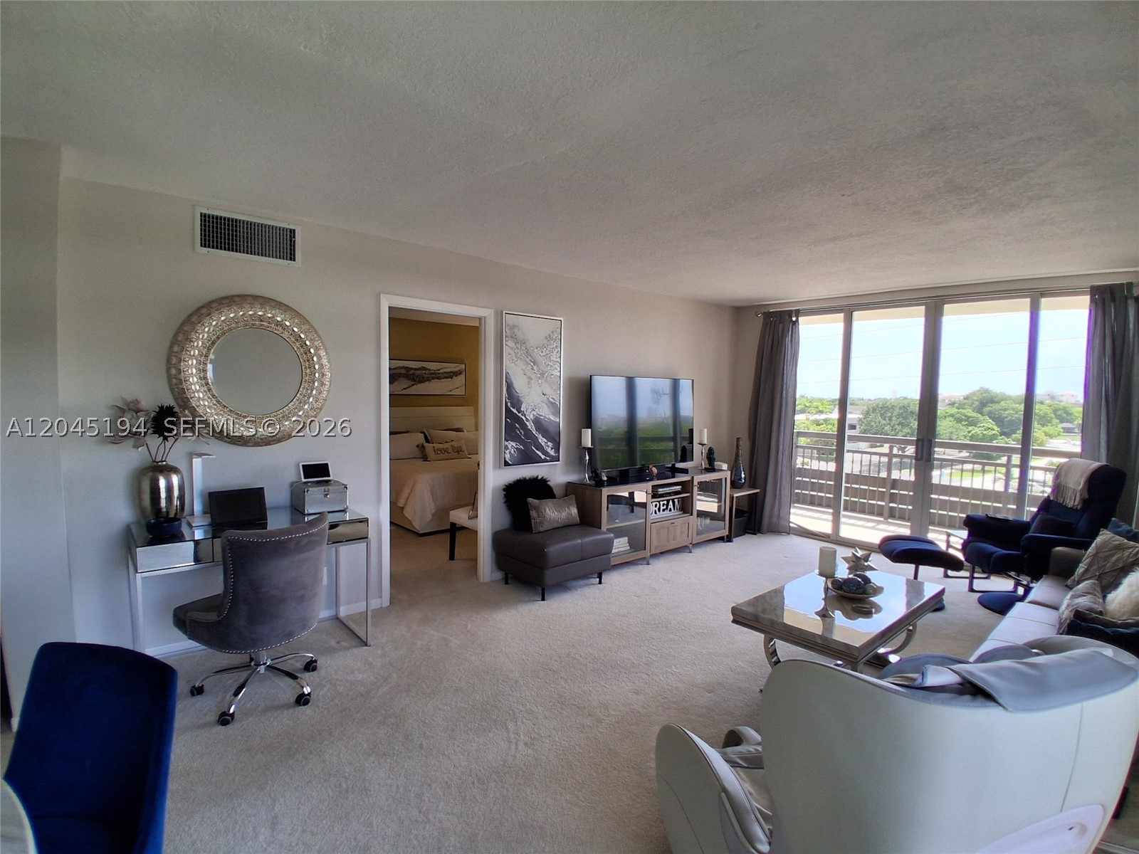 555 NW 4th Ave 4250 — photo
