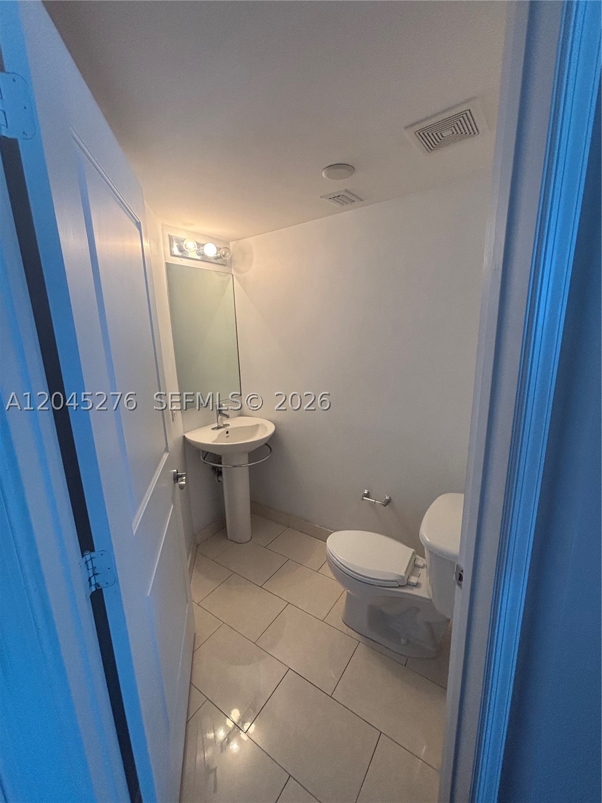 480 NE 30th St 1004 — photo