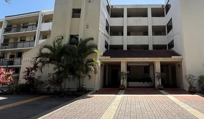 109 Lake Emerald Dr 105 — photo