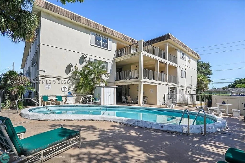348 S Federal Hwy Unit 31 — photo