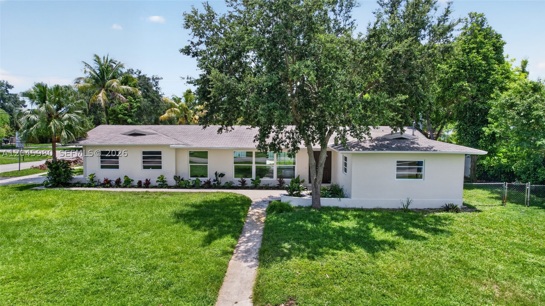 7040 NW 8th Ct — photo