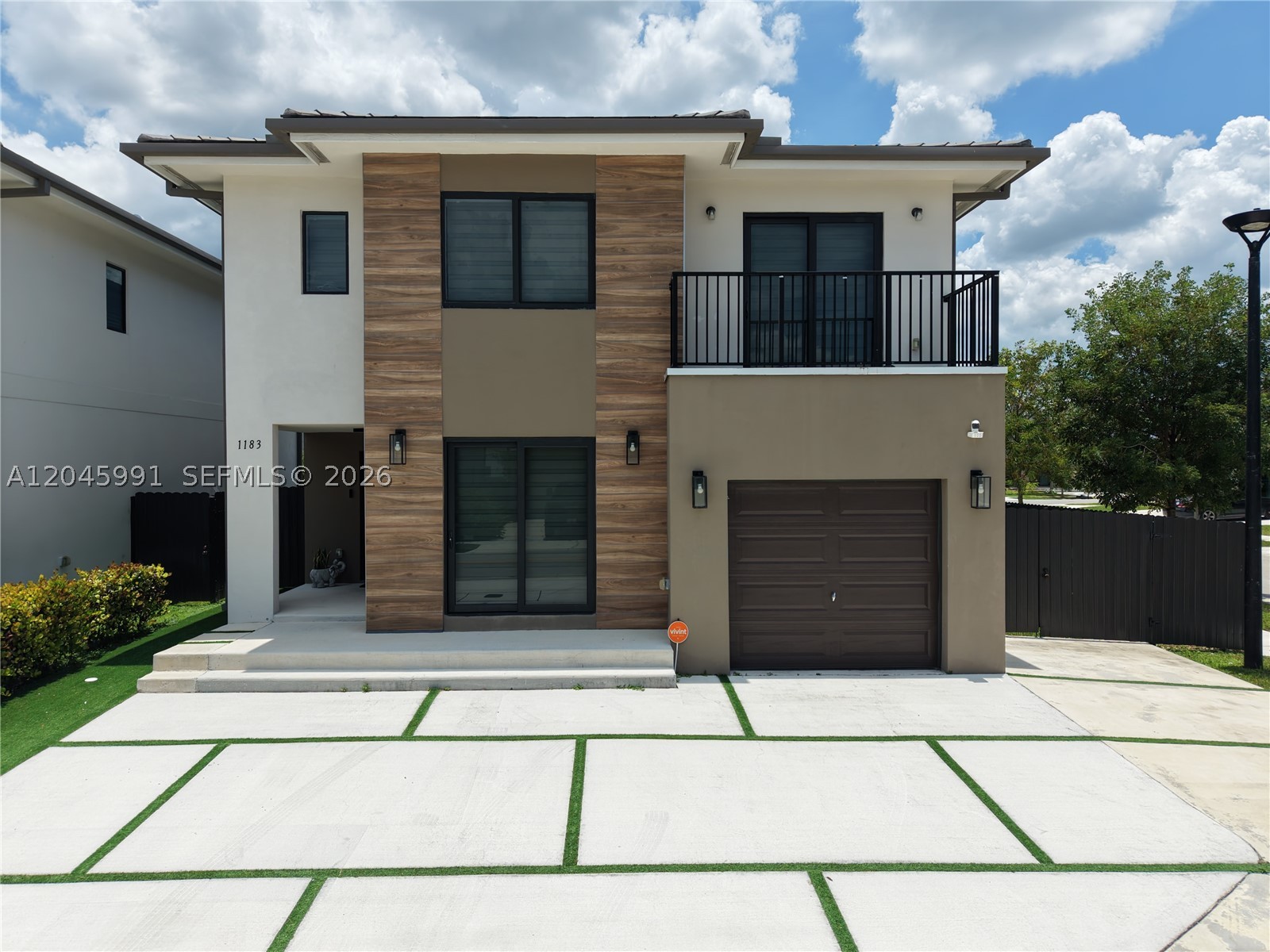 1183 NW 2nd St — photo