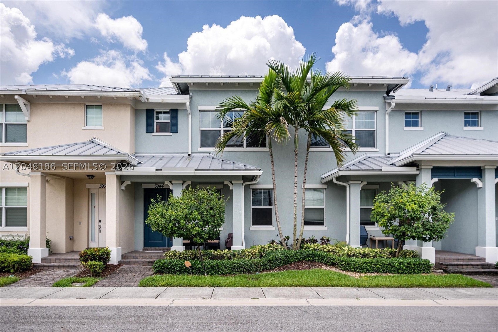 3944 Poinciana Ln — photo