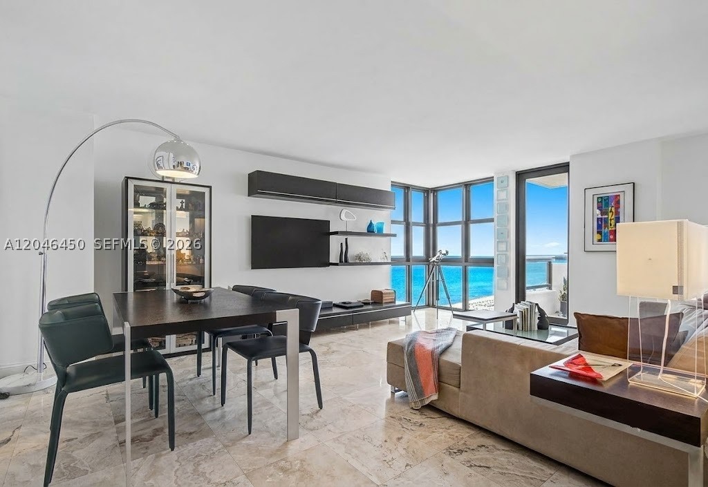 2555 Collins Ave 1814 — photo