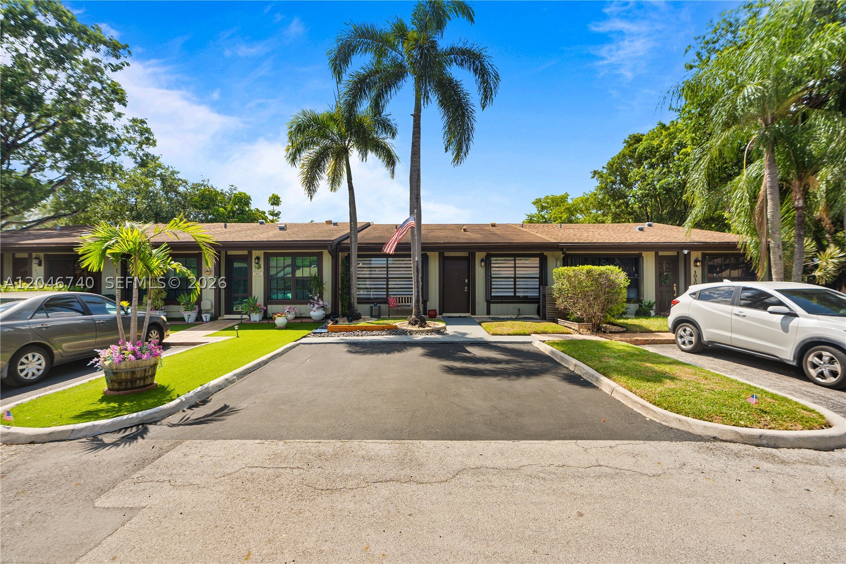 10311 Laurel Ct — photo