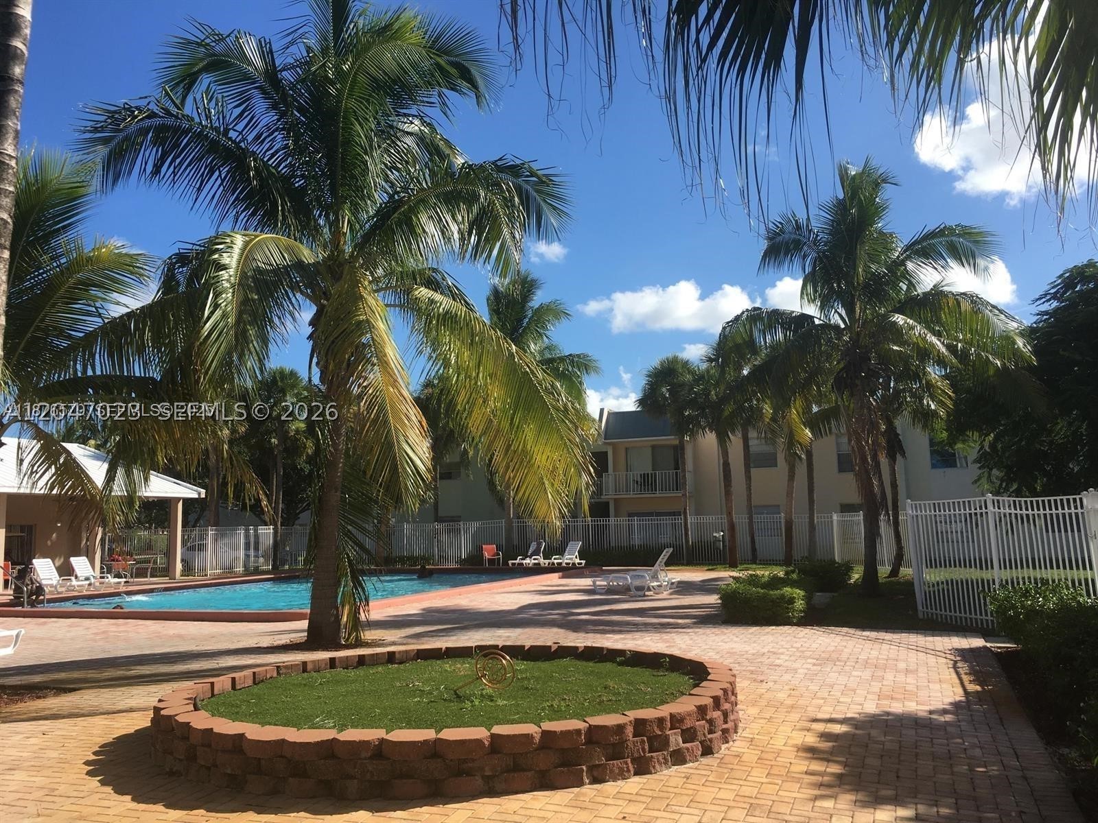 411 Executive Center Dr 203 — photo