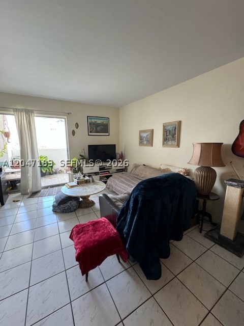 2000 Biarritz Dr 404 — photo