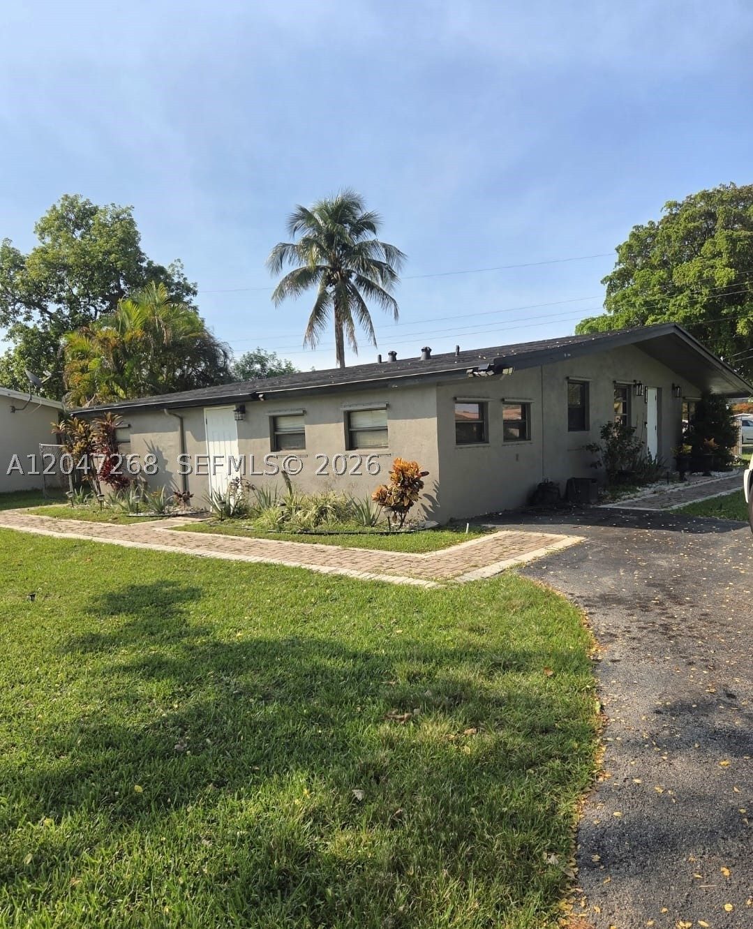6118 Royal Palm Blvd — photo