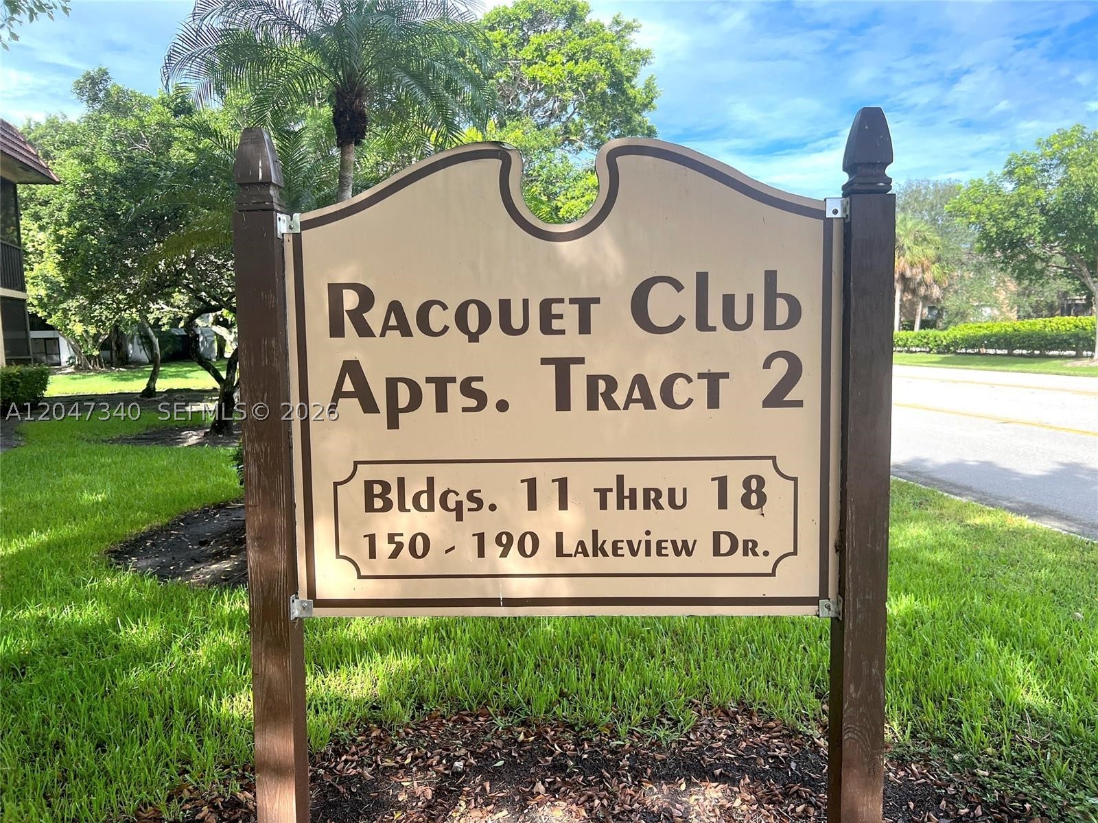 182 Lakeview Dr 204 — photo