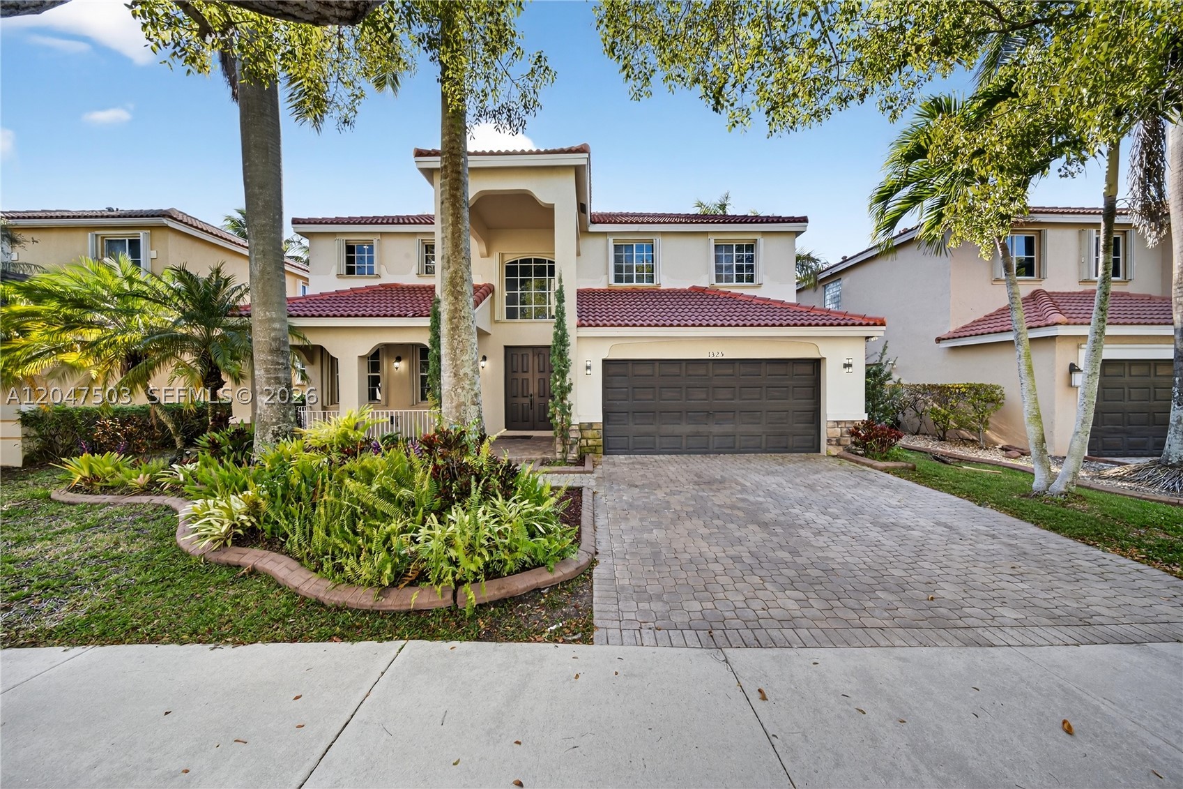 1325 Chenille Cir — photo