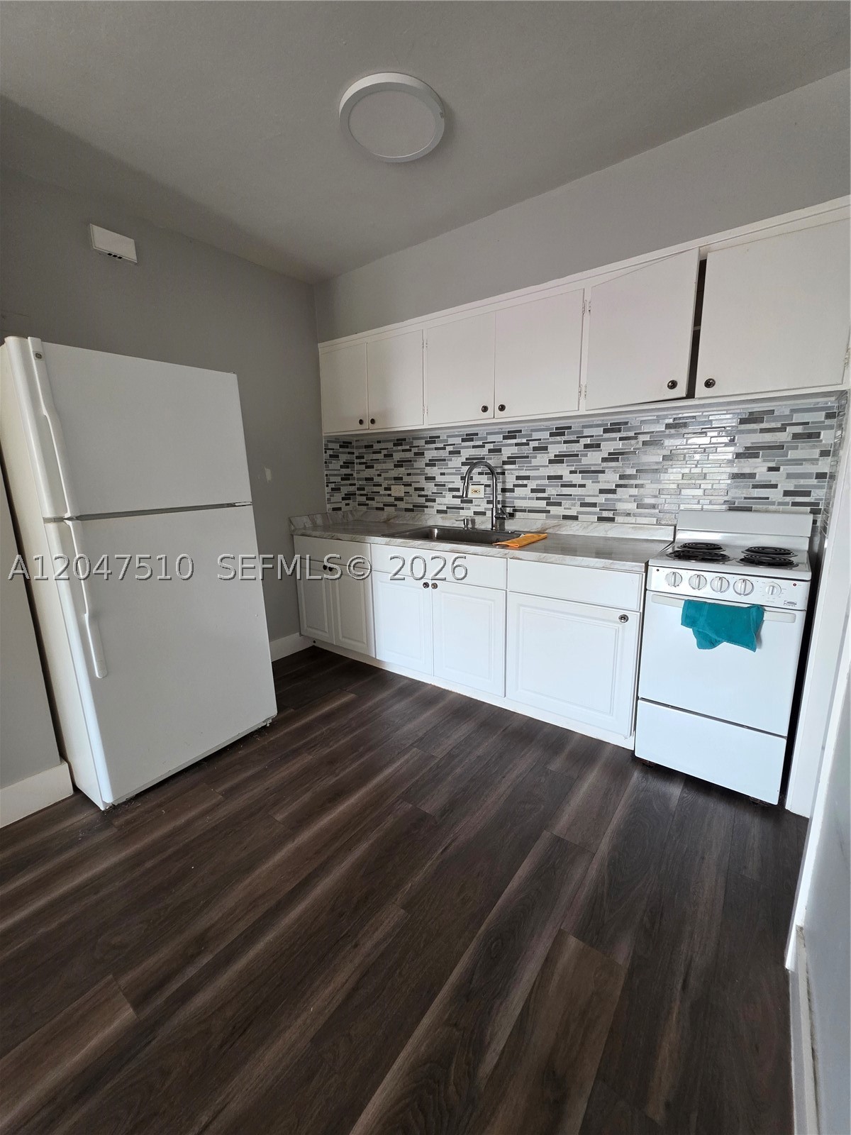 15 Esplanade Dr B — photo