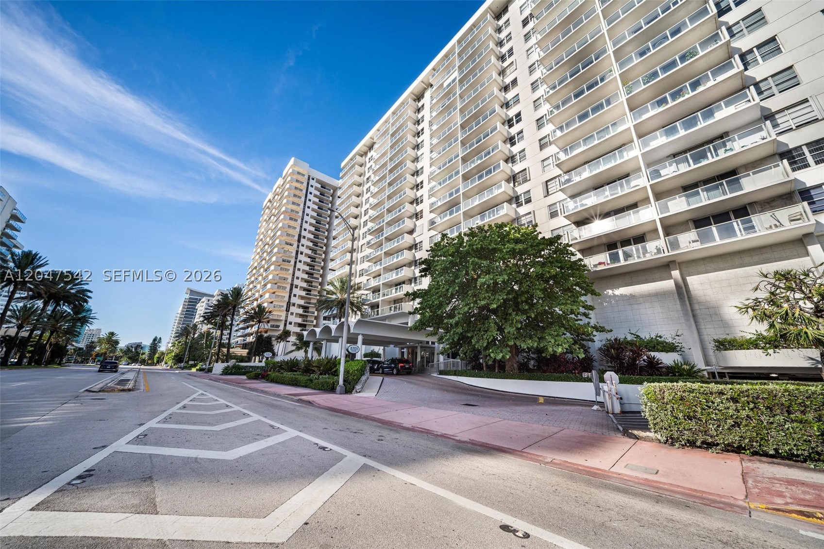 5701 Collins Ave 1415 — photo