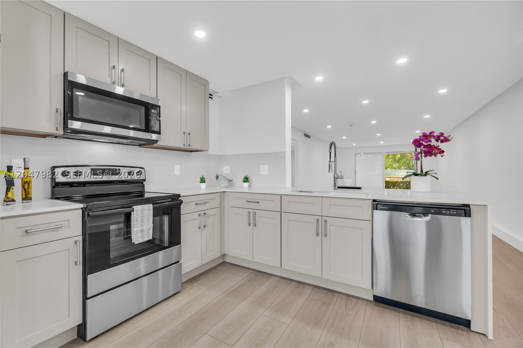2101 Lucaya Bnd E1 — photo