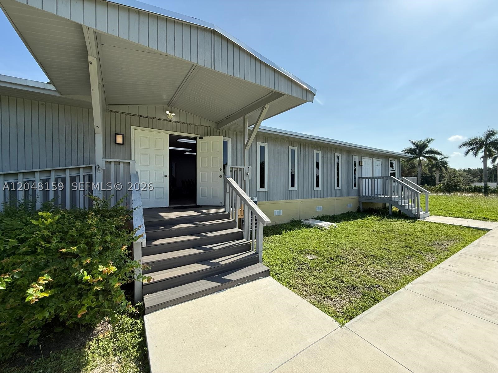 18500 Griffin Road, Southwest Ranches, FL 33332