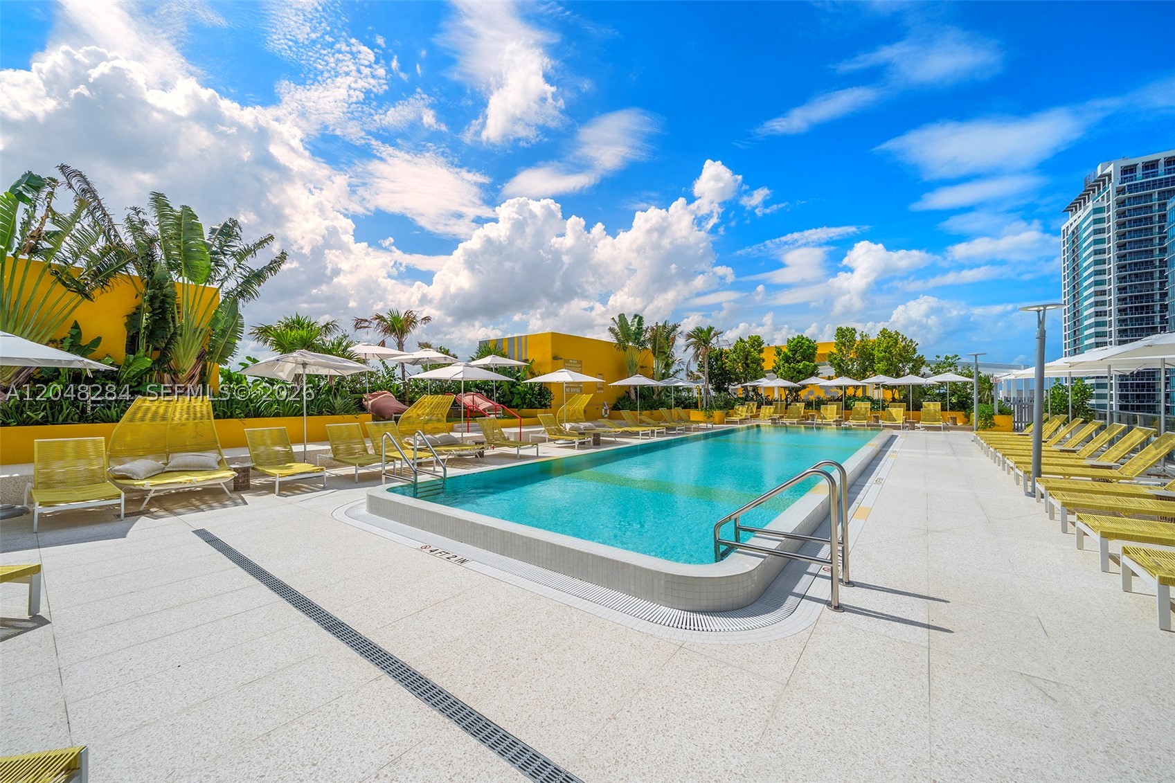 90 NE 32 514 — photo