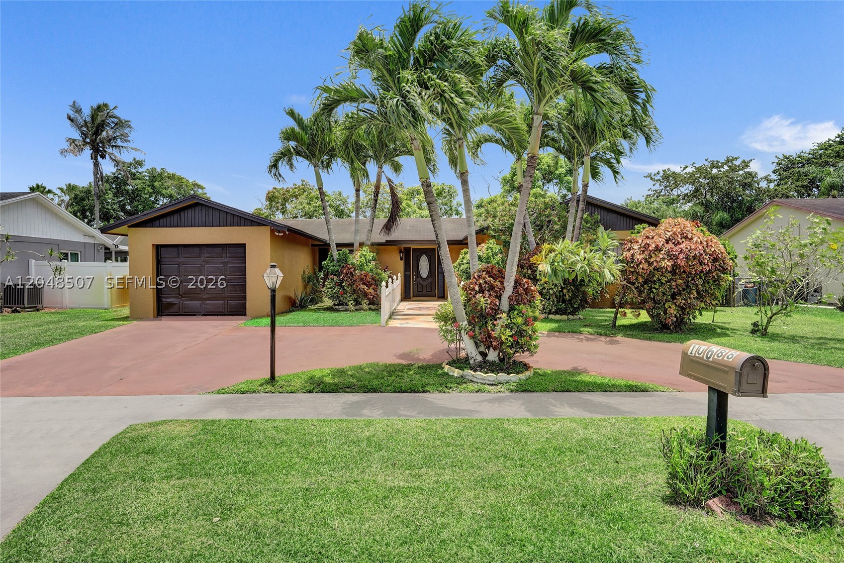 10688 Sleepy Brook Way — photo