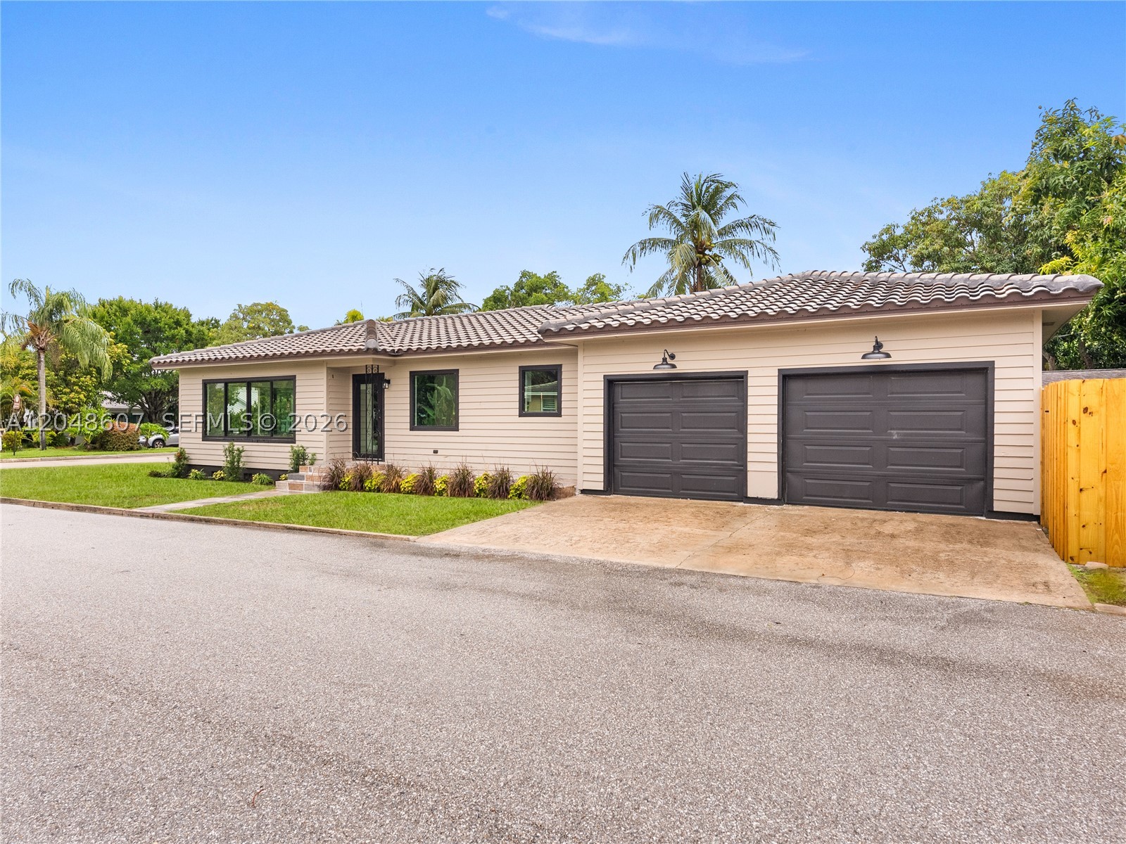 801 S Palmway — photo