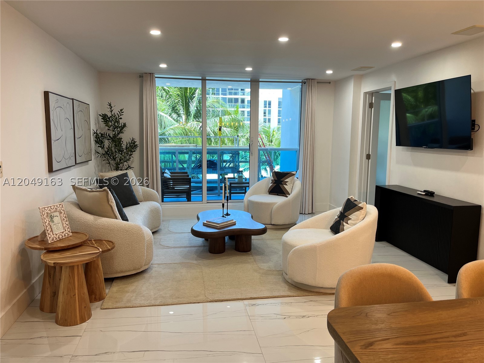 2301 Collins Ave 326 — photo