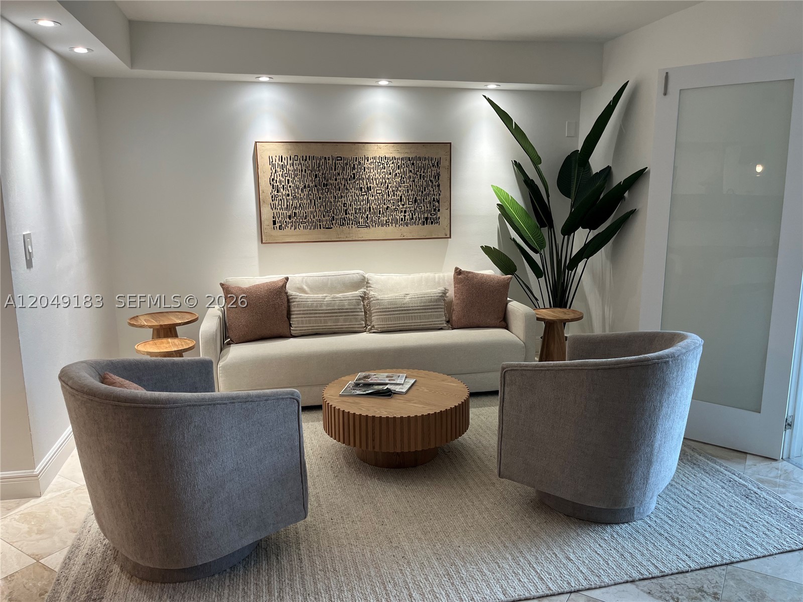 2301 Collins Ave Unit 731 — photo