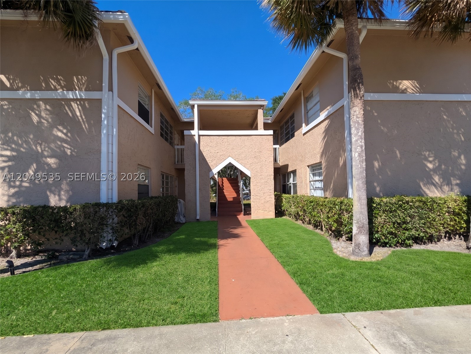 807 Twin Lakes Dr 32-G — photo