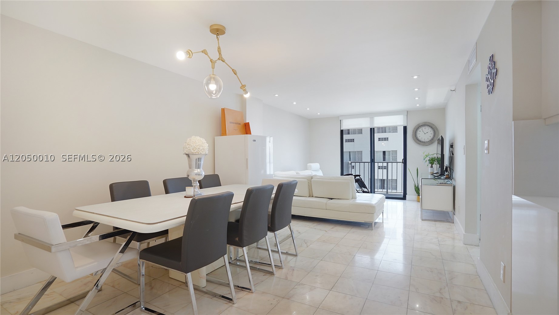 4301 Collins Ave 403 — photo