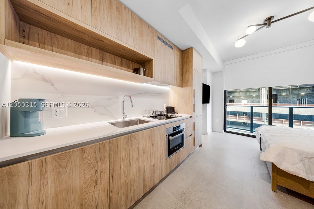 11 NE 6th St 1106 — photo