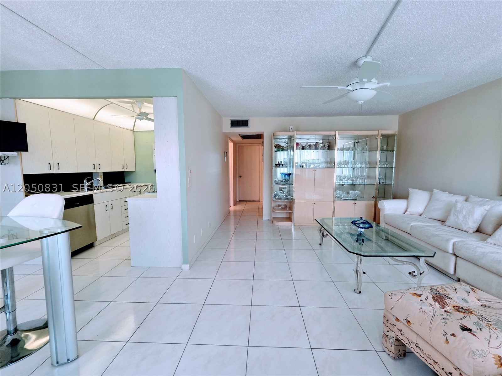 3076 E Exeter E 3076 — photo
