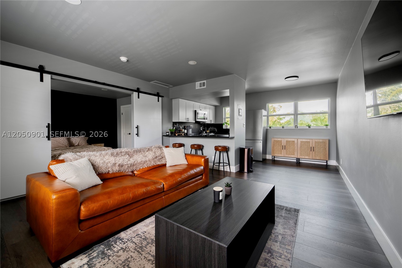 609 NE 13th Ave 302 — photo