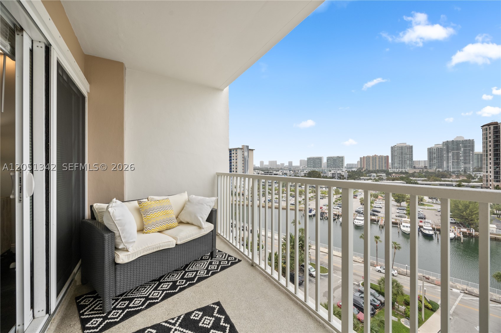 300 Bayview Dr 903 — photo