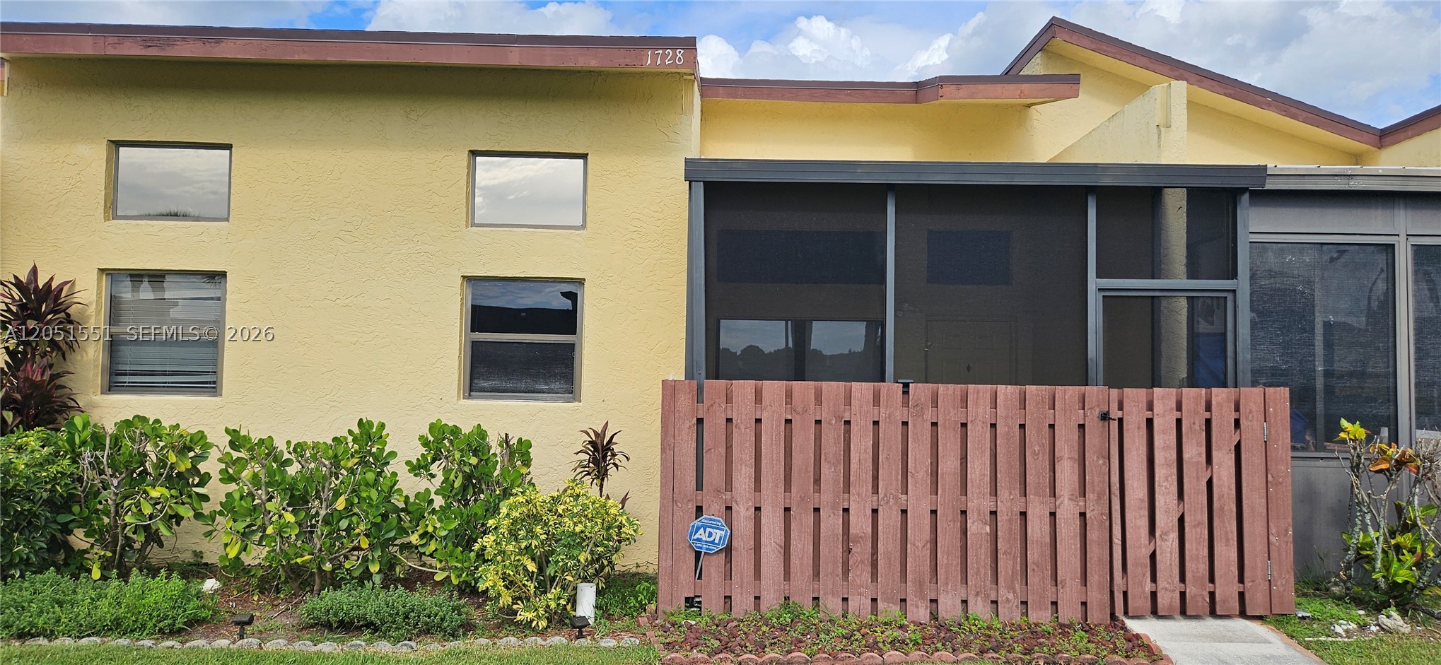 1728 W Royal Tern Ln 3 — photo