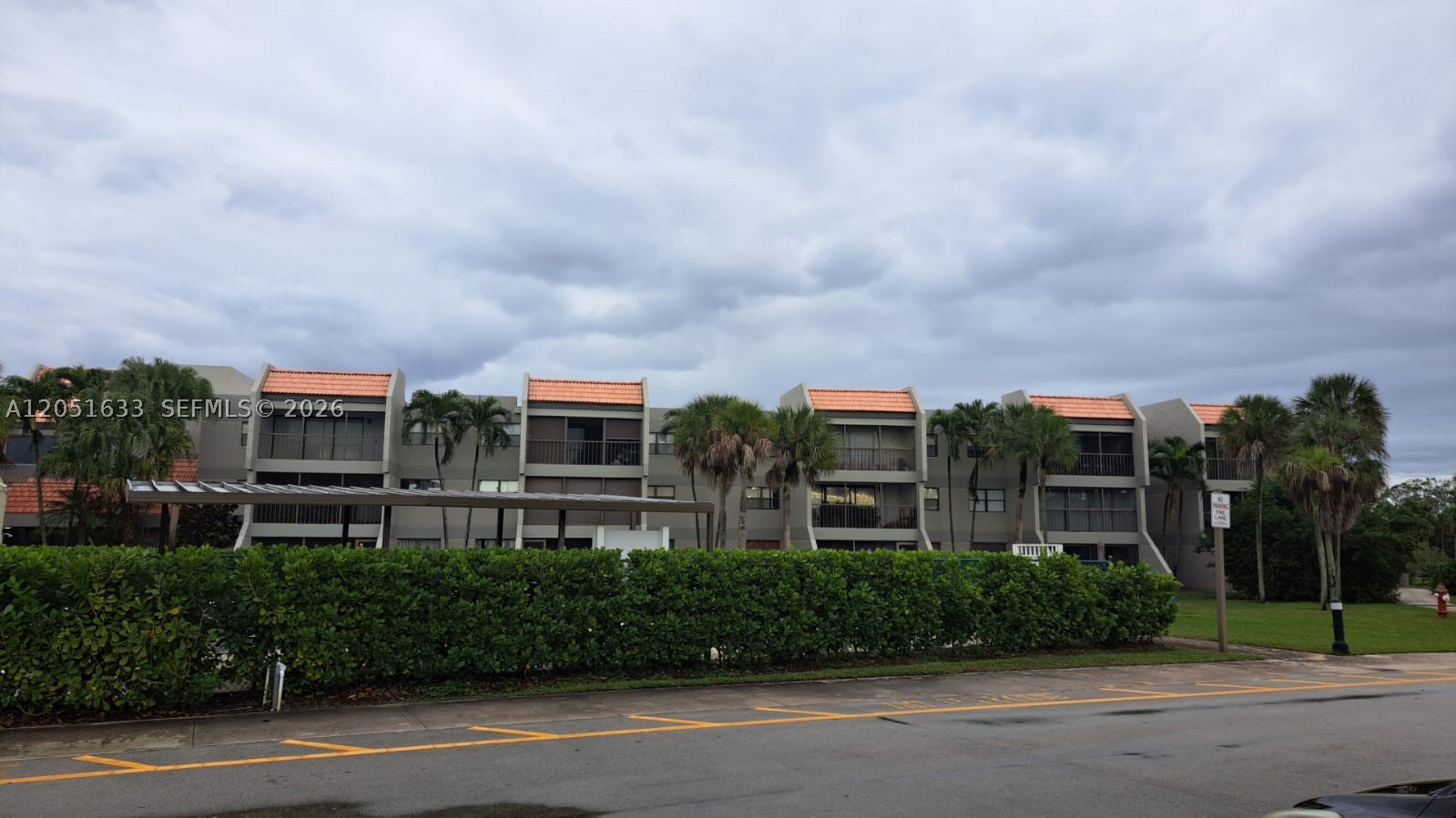 230 Lakeview Dr 310 — photo