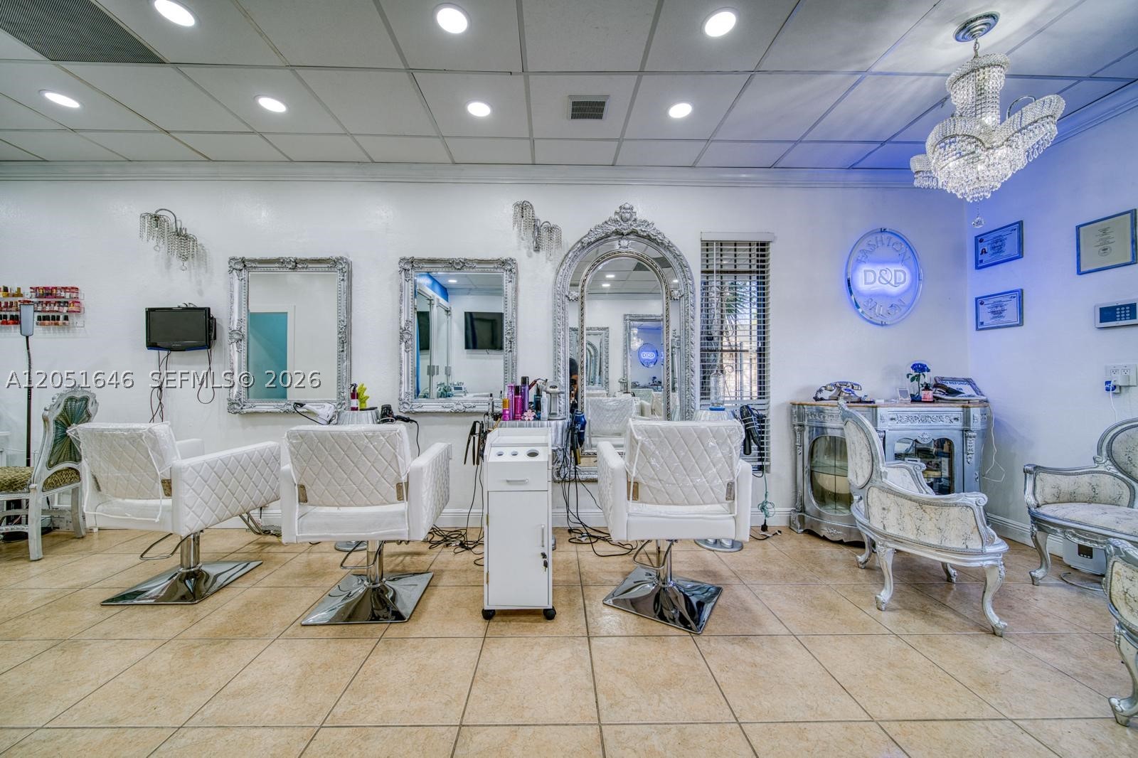 Full Service Beauty Salon Prime Location Close to Sunset PLace — photo
