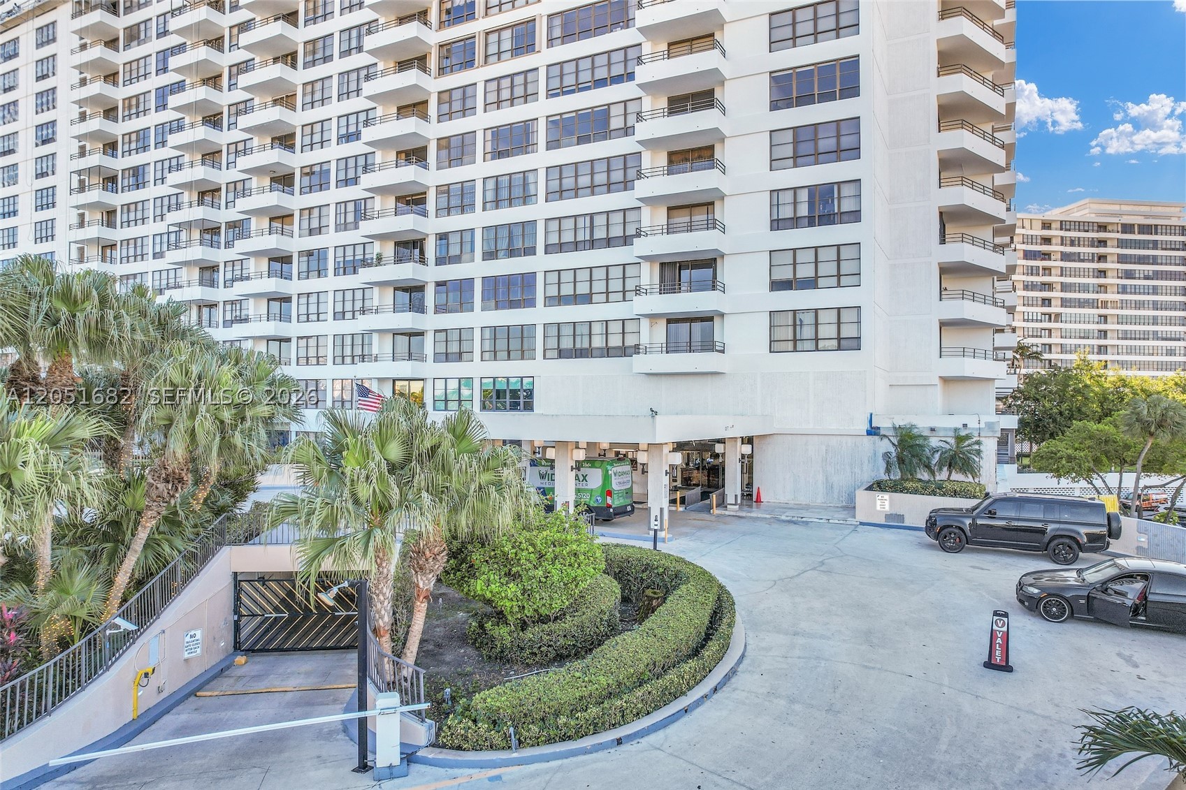2500 Parkview Dr 2411 — photo