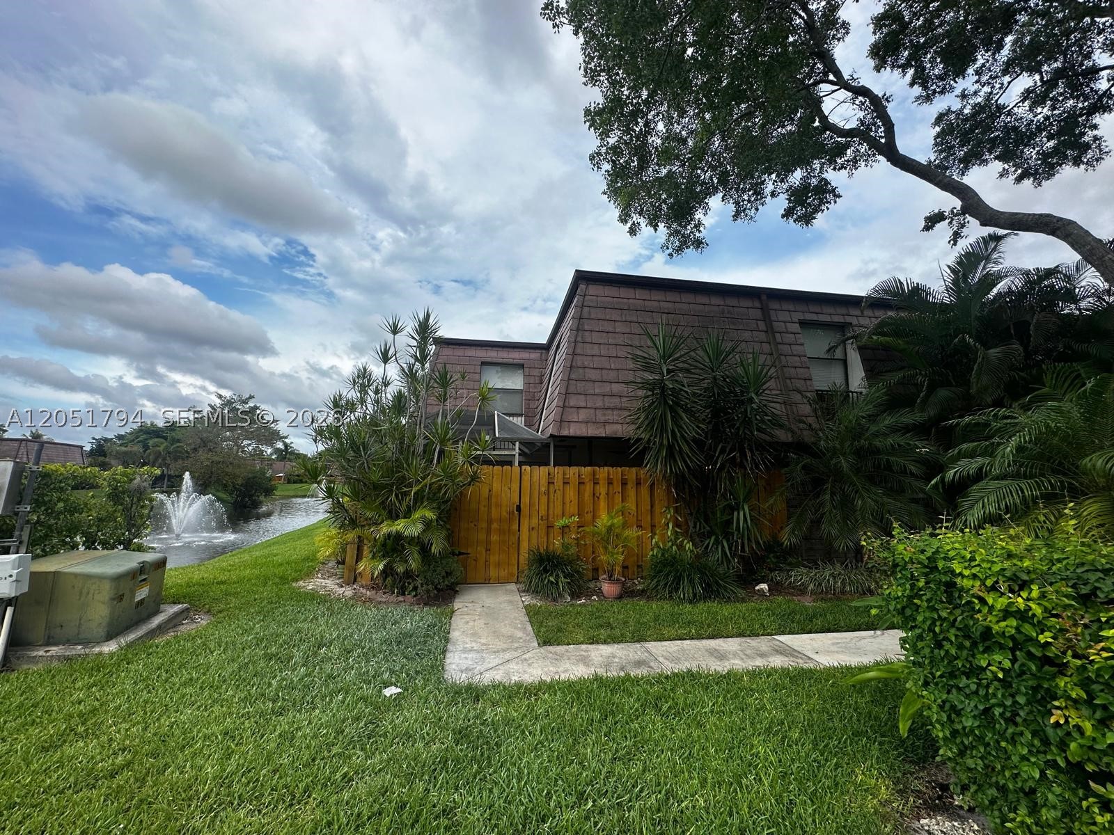 7671 W Courtyard Run W — photo