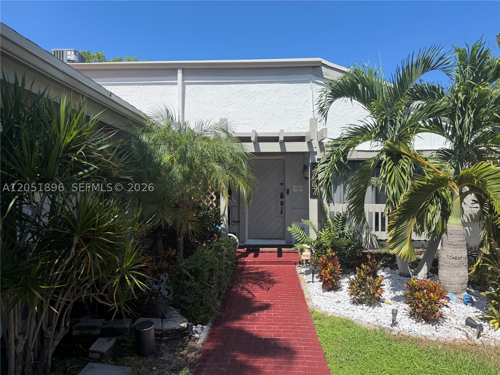 2707 S Parkview Dr — photo
