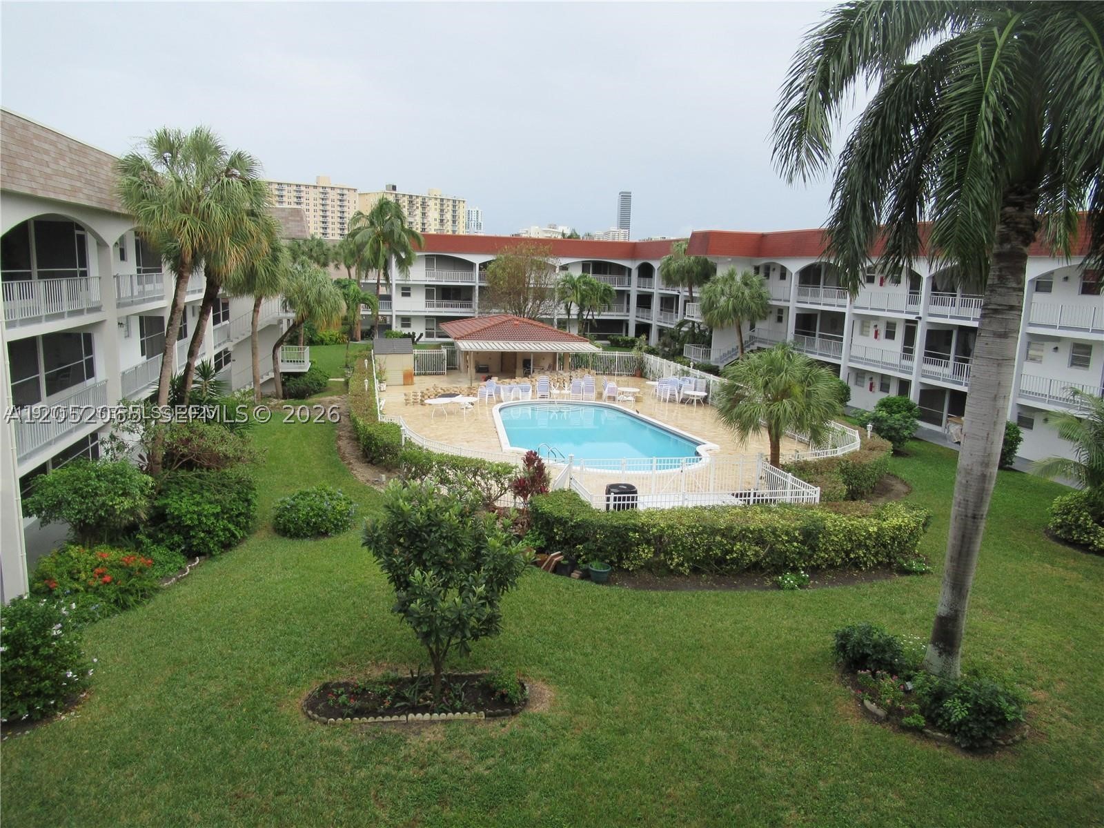 501 Blue Heron Dr 121-a — photo