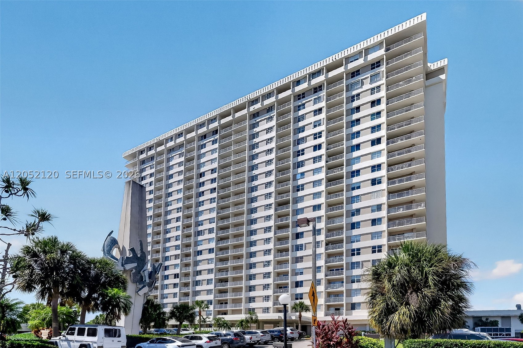 300 Bayview Dr 916 — photo