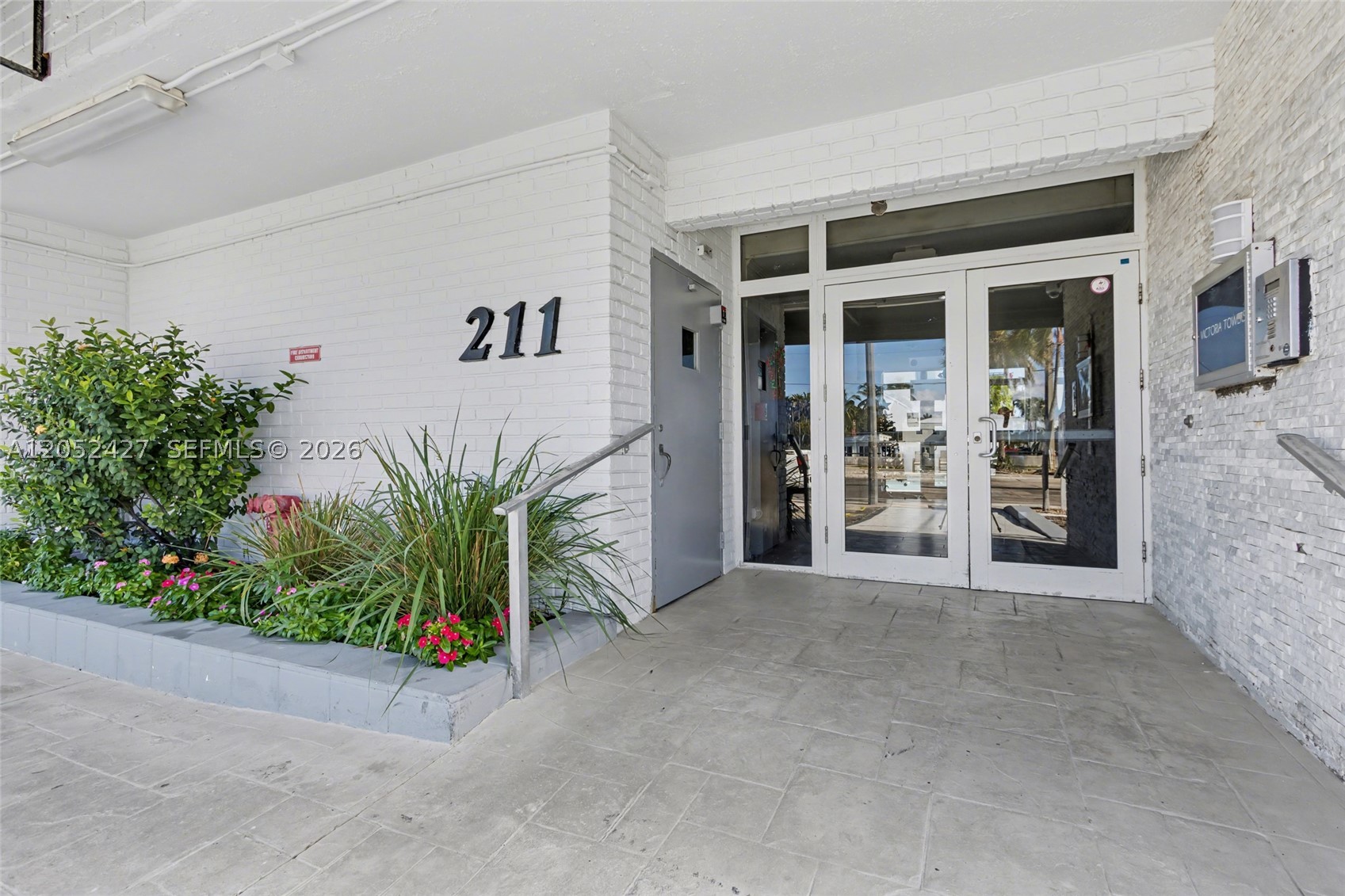 211 S Ocean Dr 205 — photo