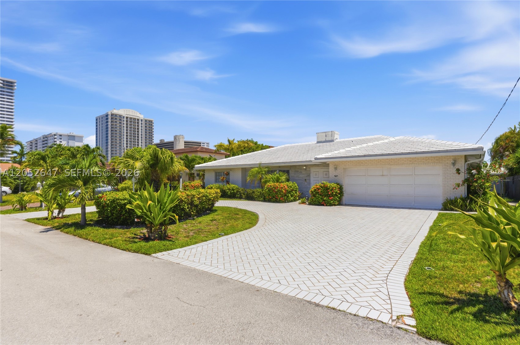 8 Castle Harbor Is — photo